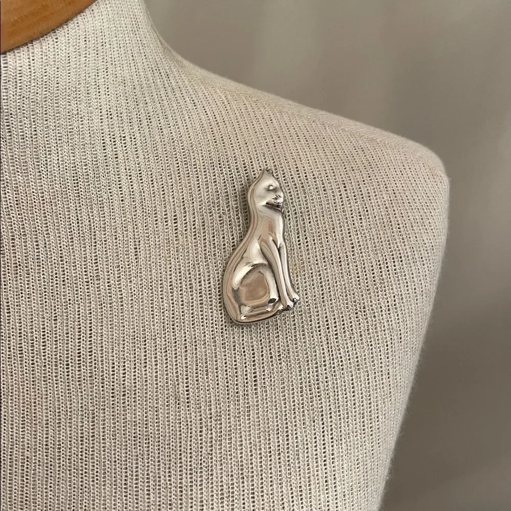 Vintage Sterling Silver Cat Figurine Brooch Sitting Pretty Kitty Cat